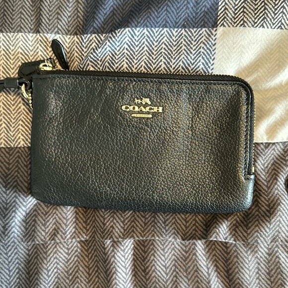 Coach Clutch - Picture 1 of 3